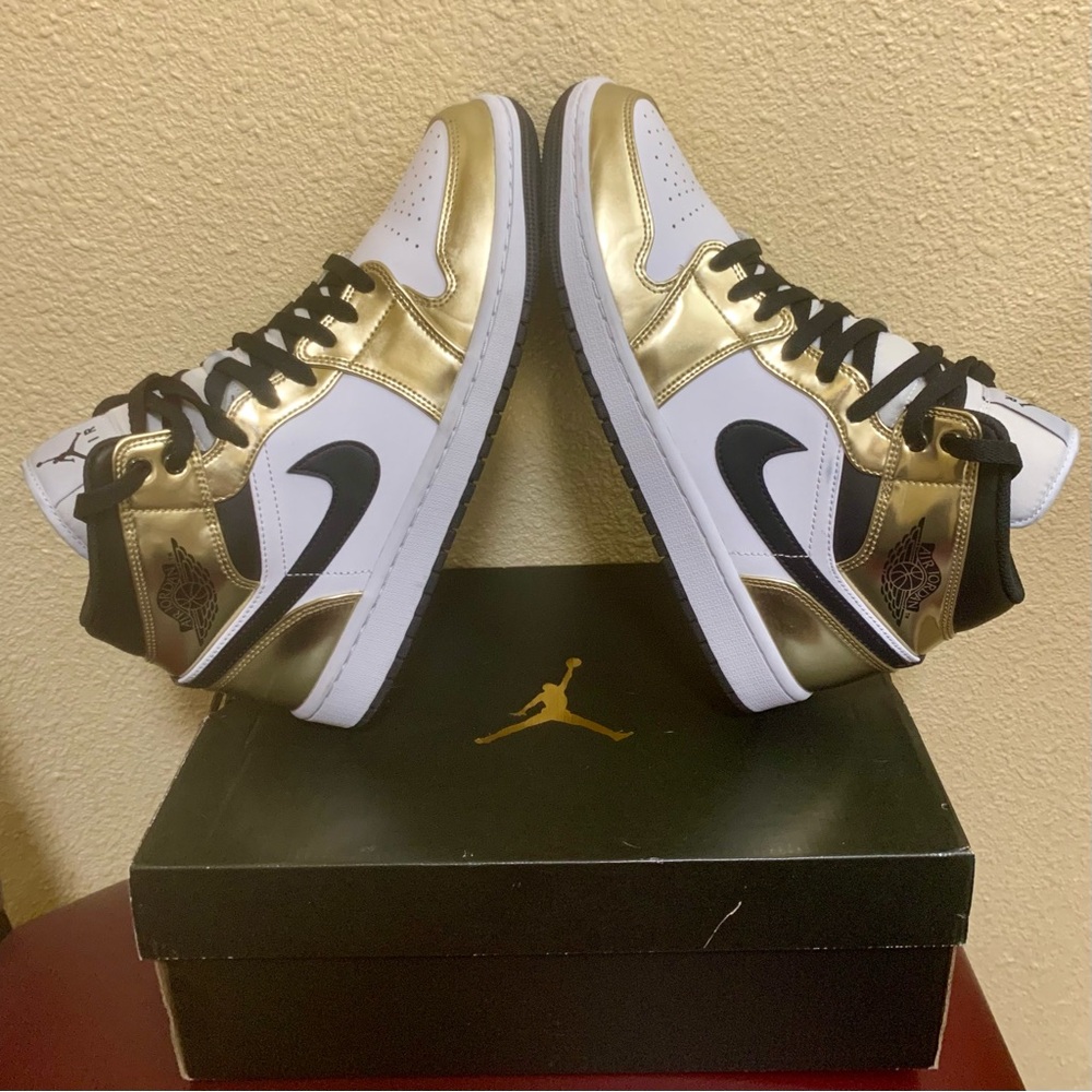 Nike Air Jordan 1 Mid SE "Metallic Gold" - Picture 9 of 16